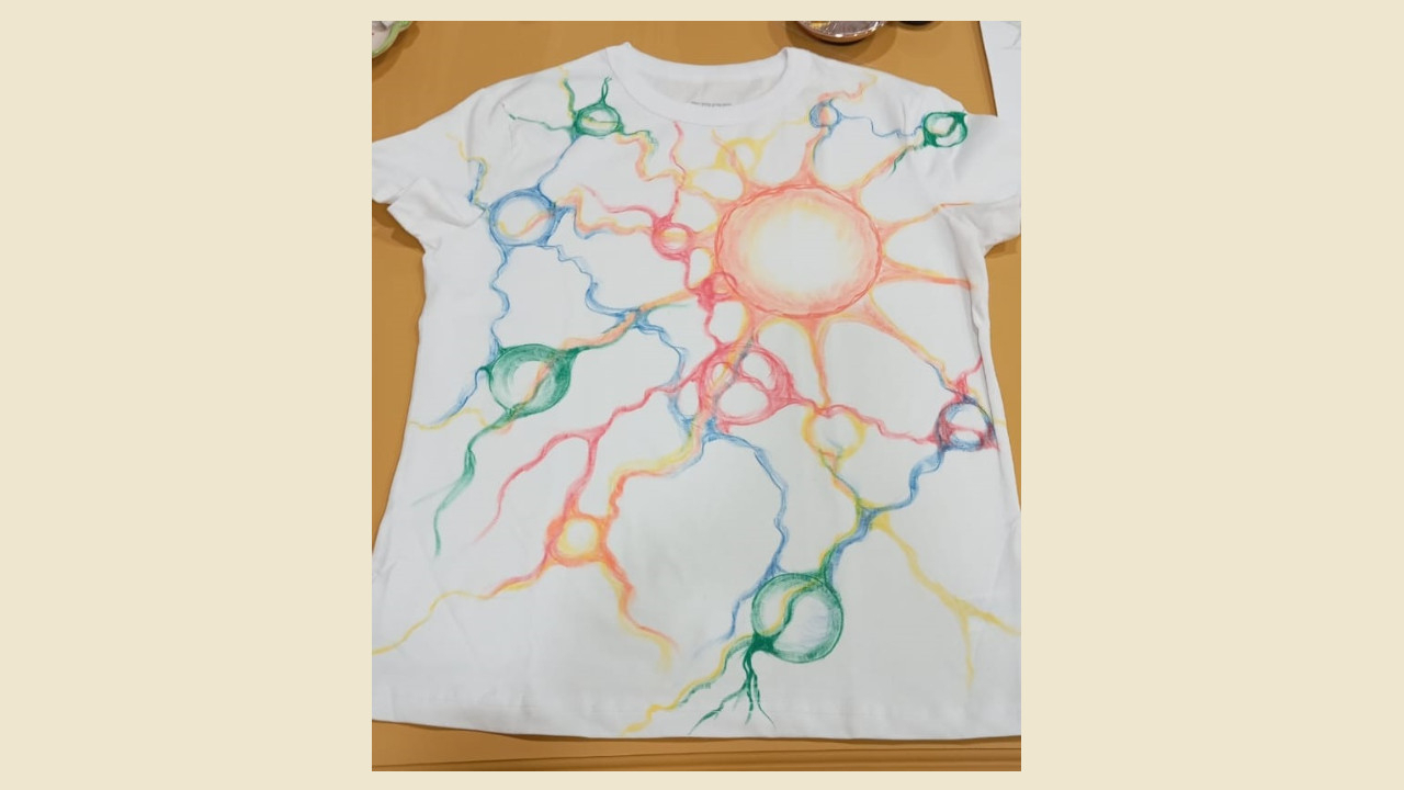 «Солнце», нейрографика на футболке
