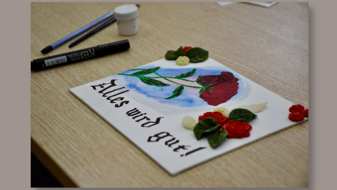 Традиционный шпрух, выполненный в технике холодного фарфора 