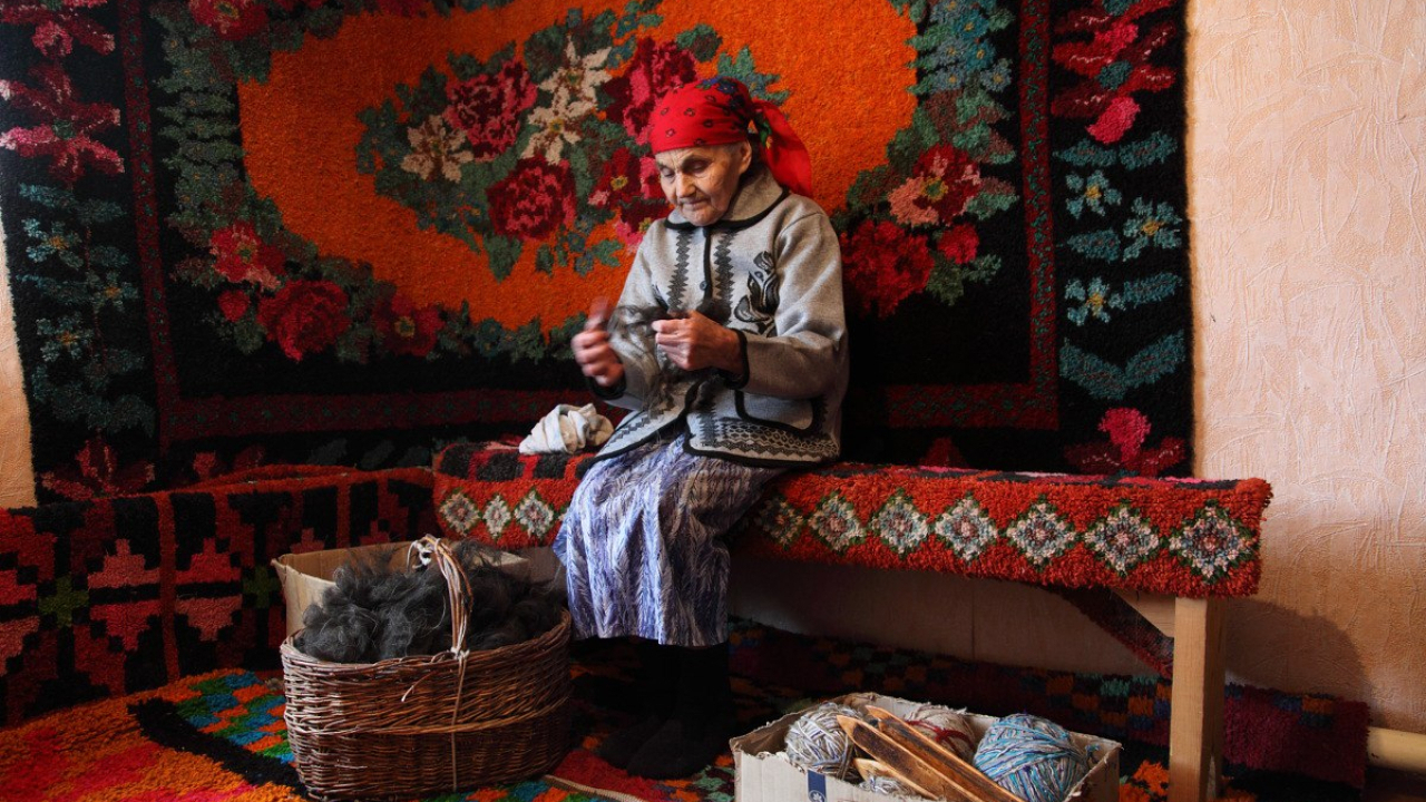 Прядущая нить судьбы: как российская немка положила жизнь на создание тюменского ковра