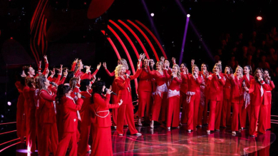 «Припевочки» на большой сцене: кавер-хор выступил в телешоу «Ну-ка, все вместе! Хором!»