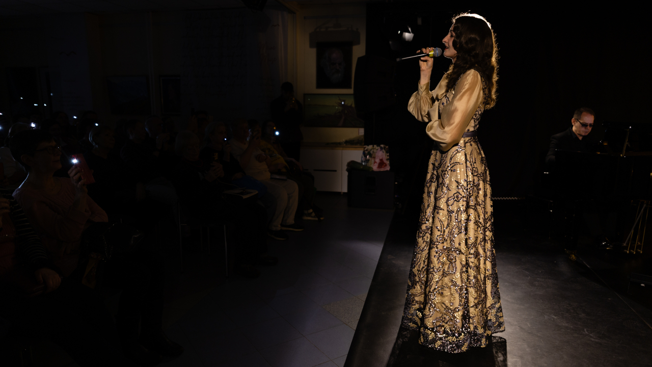 «Любви негромкие слова»: музыкально-биографический вечер к 90-летию Анны Герман в РНДМ 